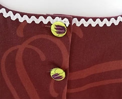 Ausschnitt Kraut-Rock-Modell „Spessart“, Knopfleiste mit Schachblüten